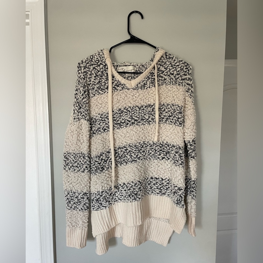 Vintage Havana navy and cream pull over hoodie with drawstrings. Size Small